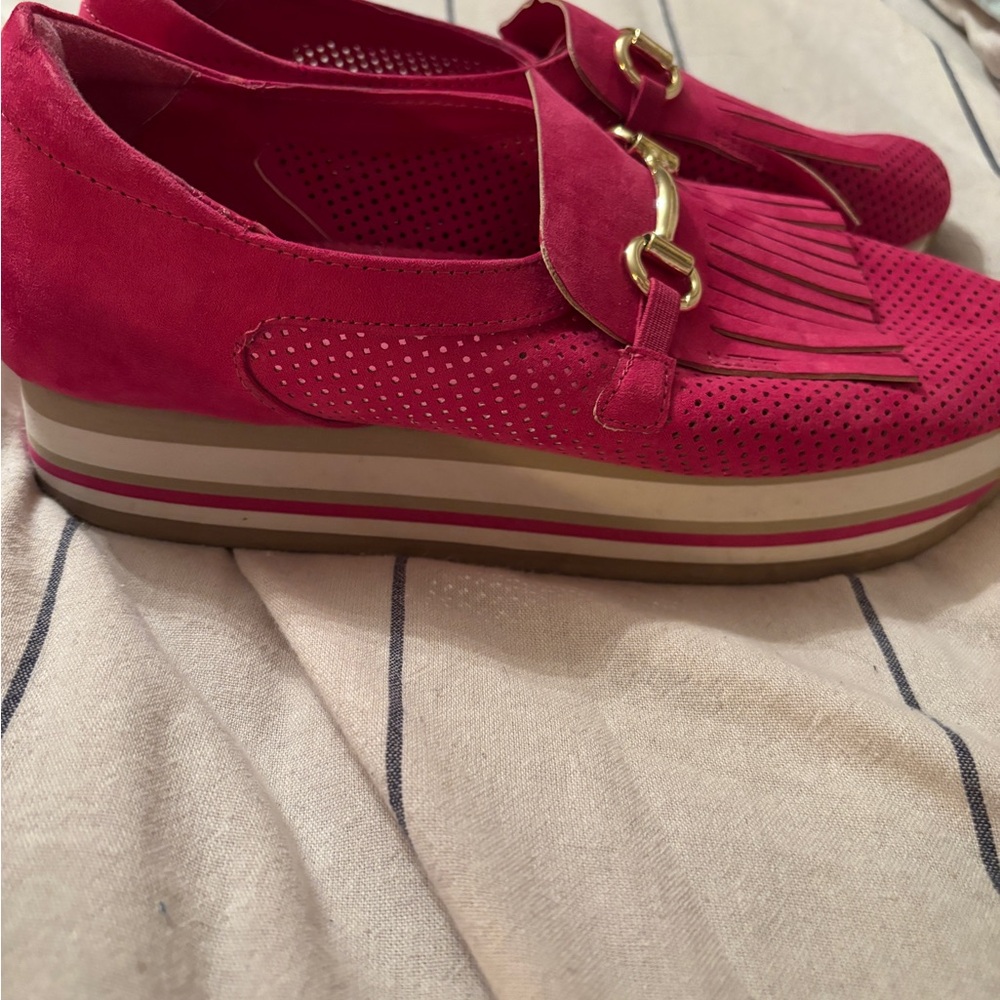 Elegant pink Loafers with Gold Accent - Picture 2 of 10